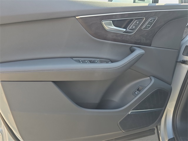 2023 Audi Q7 55 Prestige photo 26