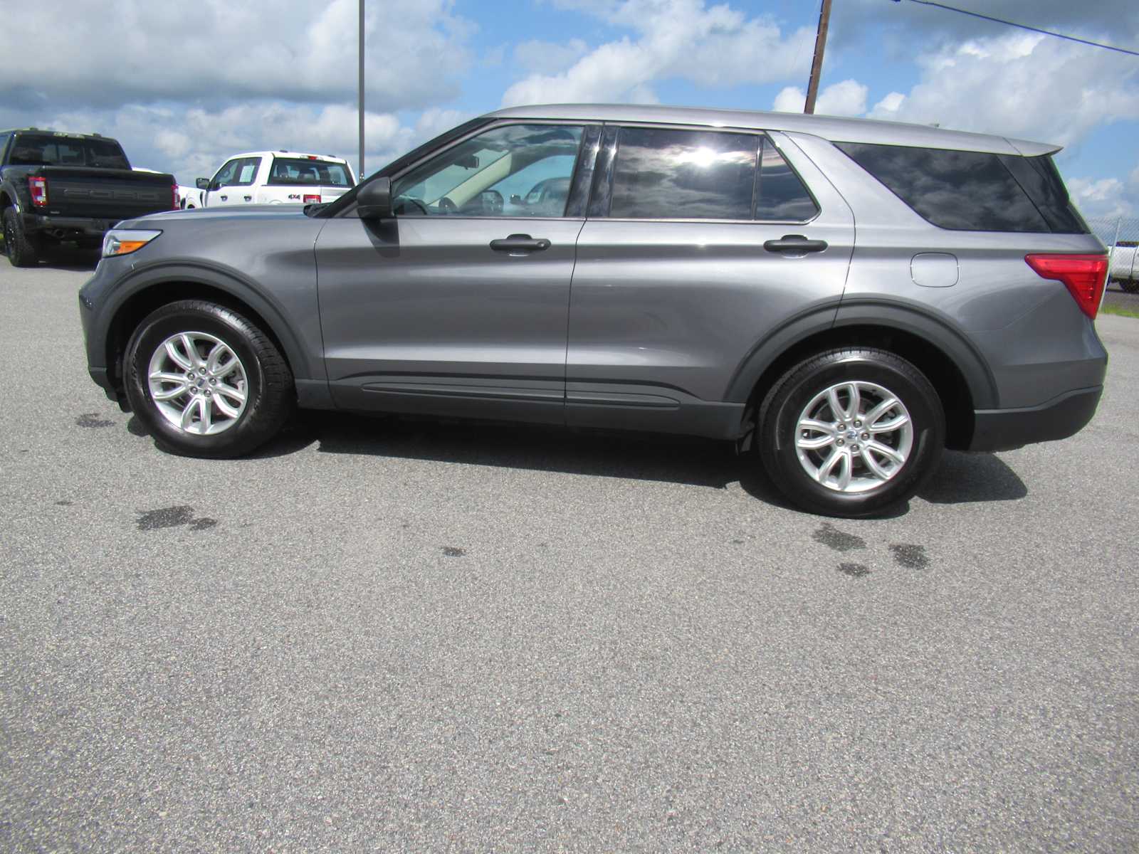 2021 Ford Explorer Base photo 5