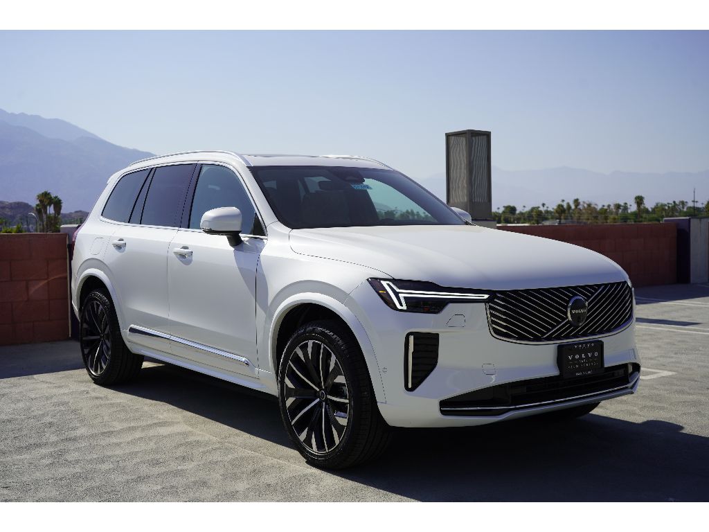 2026 Volvo XC90 Plus's photo