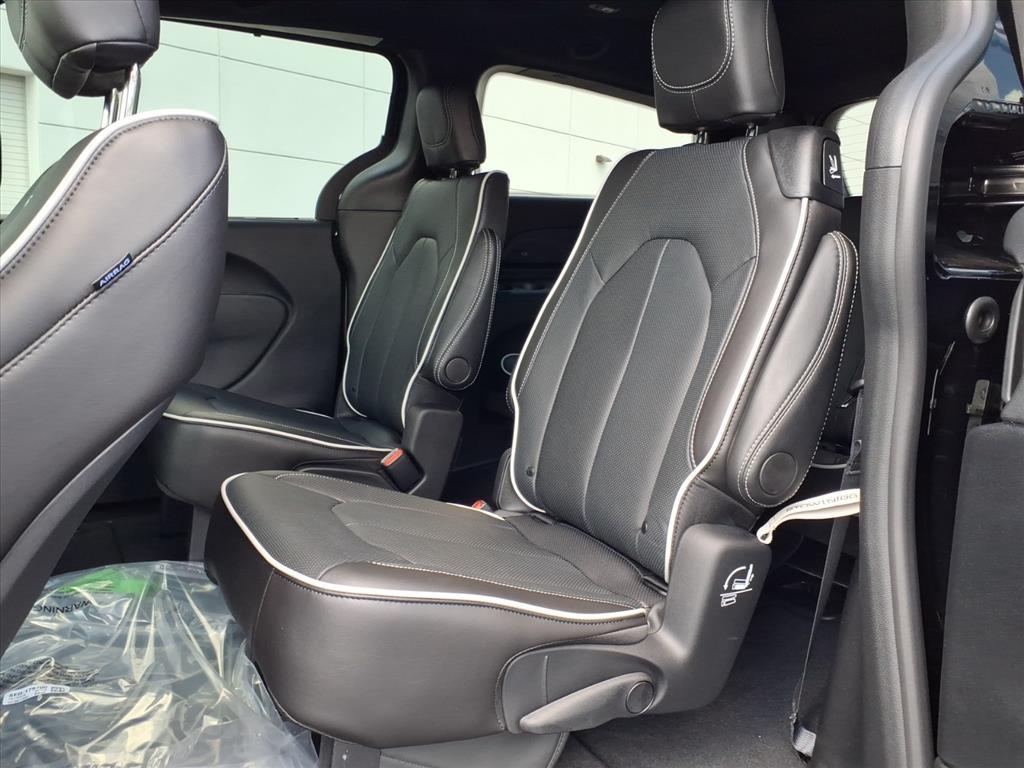 2026 Chrysler Pacifica Limited photo 26