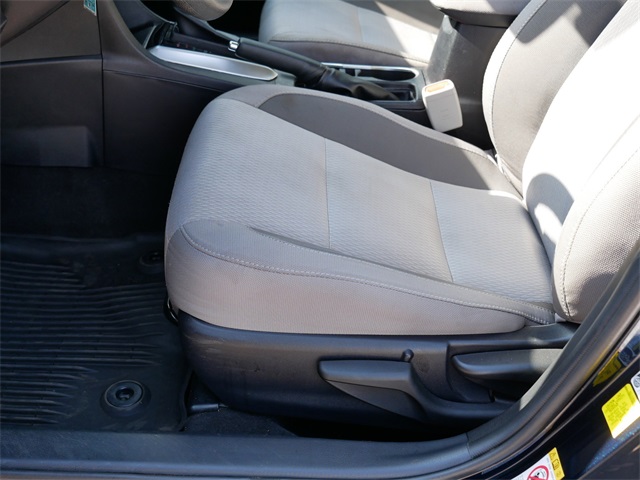 2019 Toyota Corolla LE photo 14