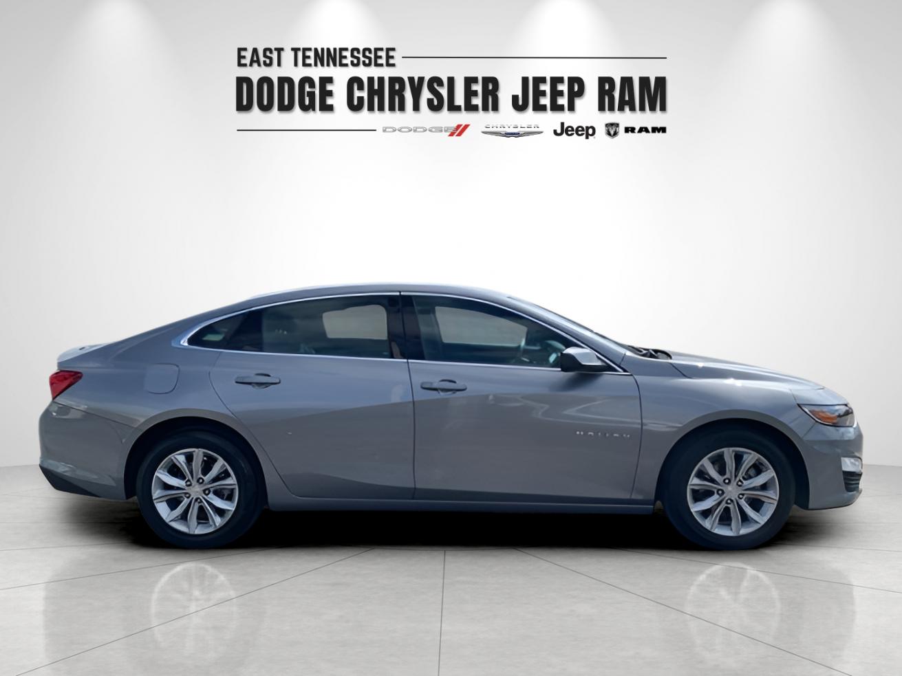 2025 Chevrolet Malibu 1LT photo 2