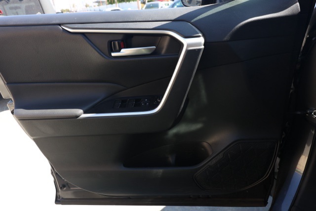 2024 Toyota RAV4 XLE photo 19