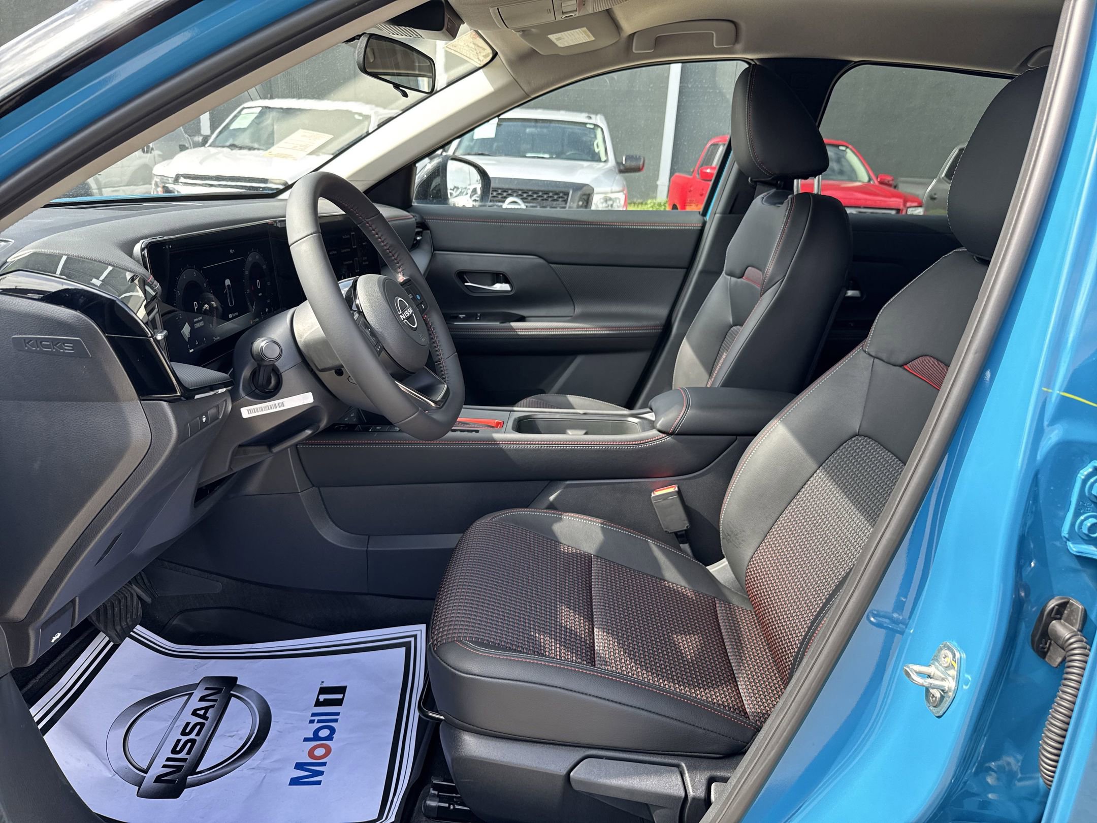 2025 Nissan Kicks SR photo 3