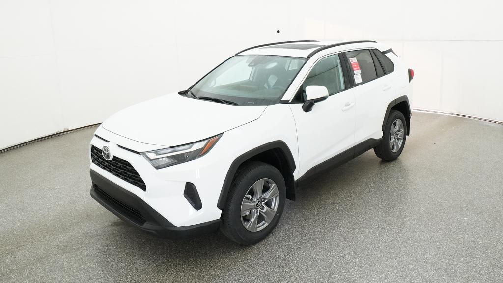 2025 Toyota RAV4 XLE's photo