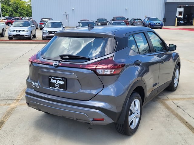 2025 Nissan Kicks Play S photo 2