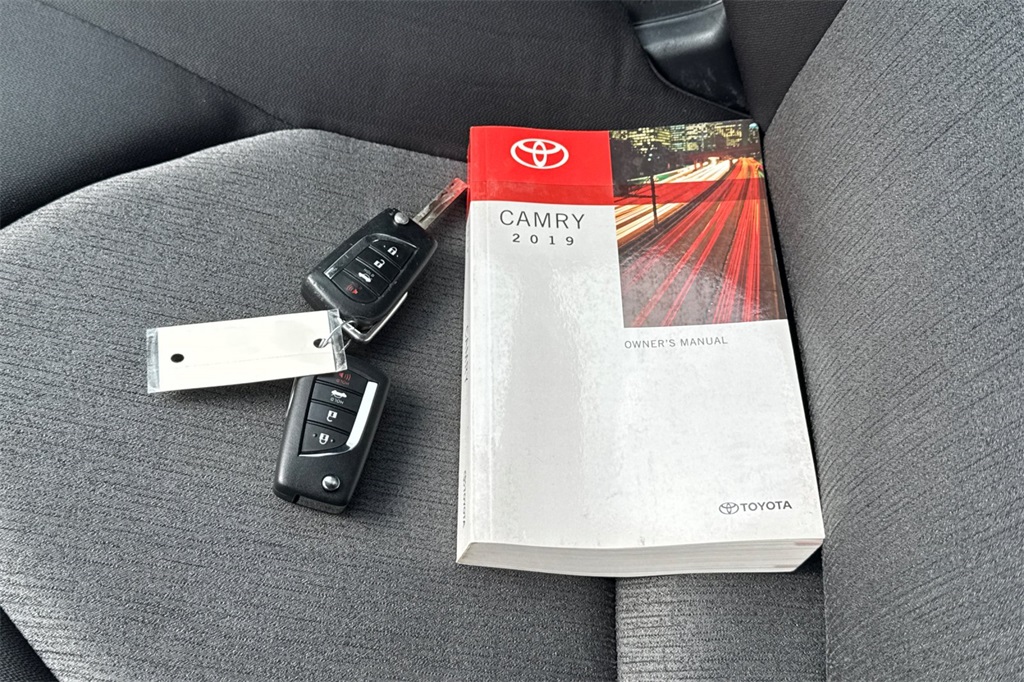 2019 Toyota Camry LE photo 8
