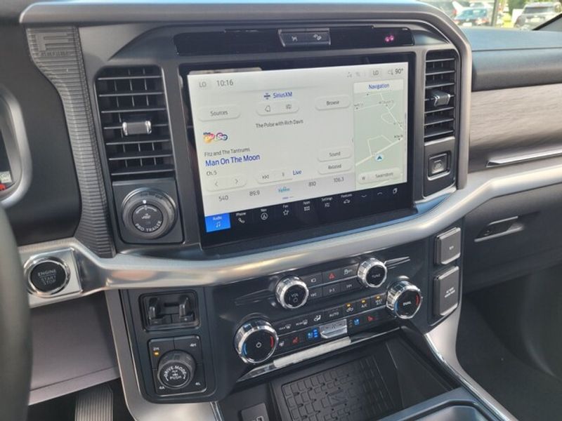 2025 Ford F-150 Lariat photo 19