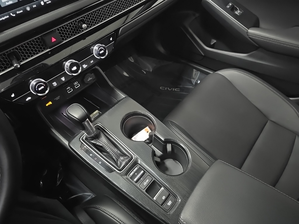 2023 Honda Civic Hatchback Sport Touring photo 25