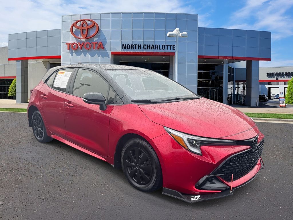 2023 Toyota Corolla Hatchback SE's photo