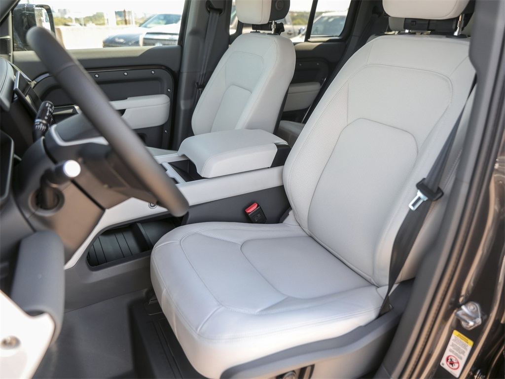 2026 Land Rover Defender 110 S photo 12