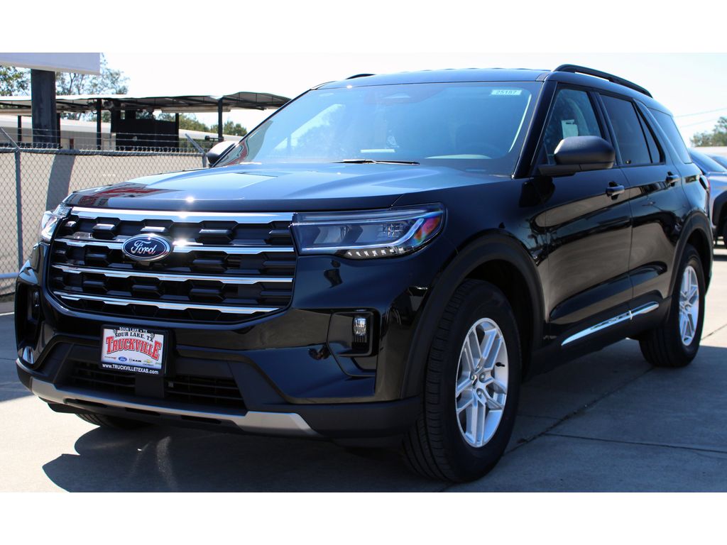 2025 Ford Explorer photo 2
