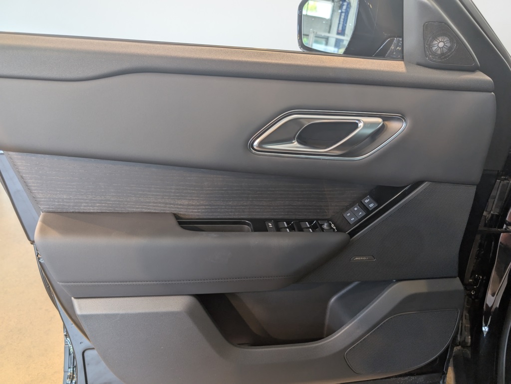 2026 Land Rover Range Rover Velar S photo 8