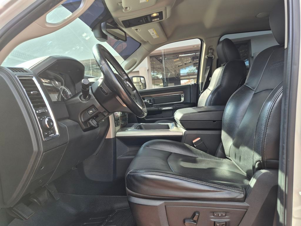 2016 Ram 1500 Laramie photo 2