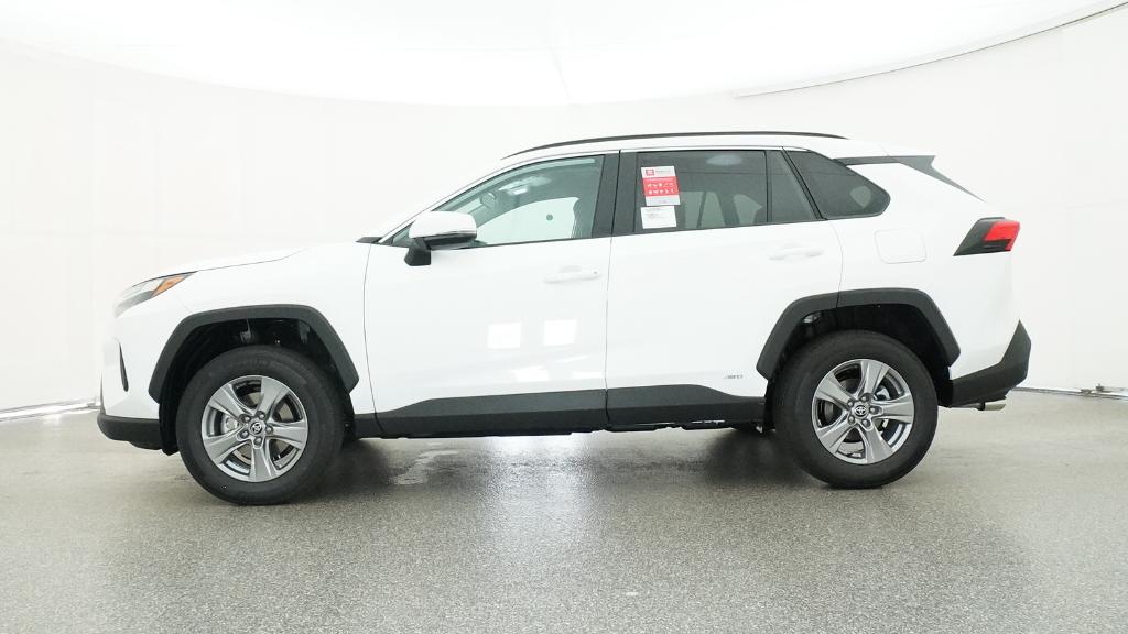 2025 Toyota RAV4 Hybrid XLE photo 9
