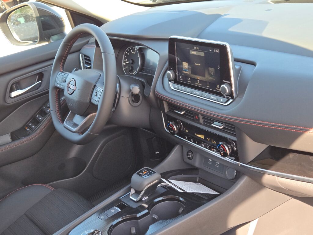 2026 Nissan Rogue SV photo 2