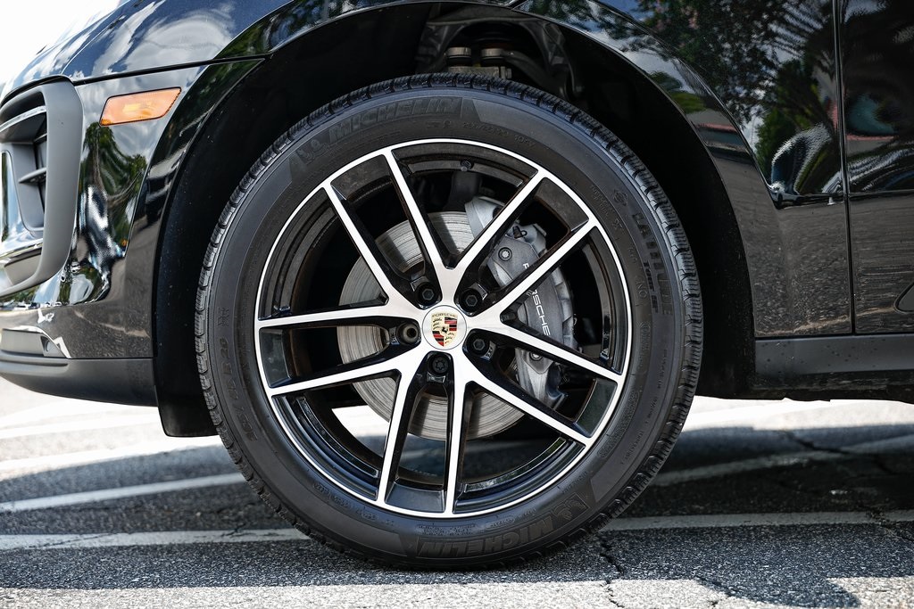 2024 Porsche Macan T photo 12