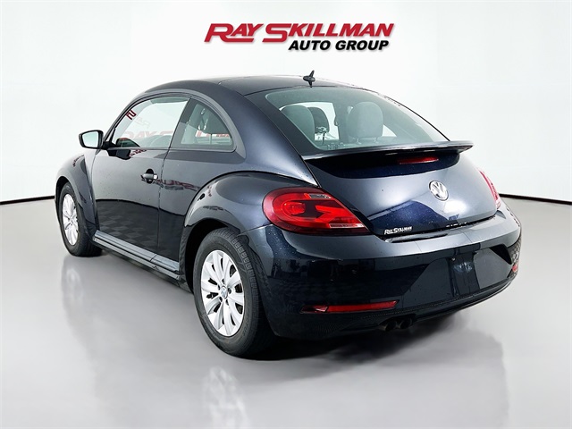 2018 Volkswagen Beetle S photo 2
