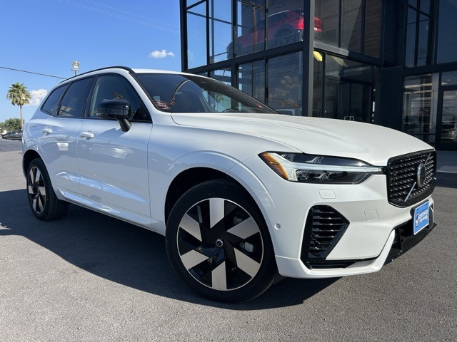 2025 Volvo XC60 Plus's photo