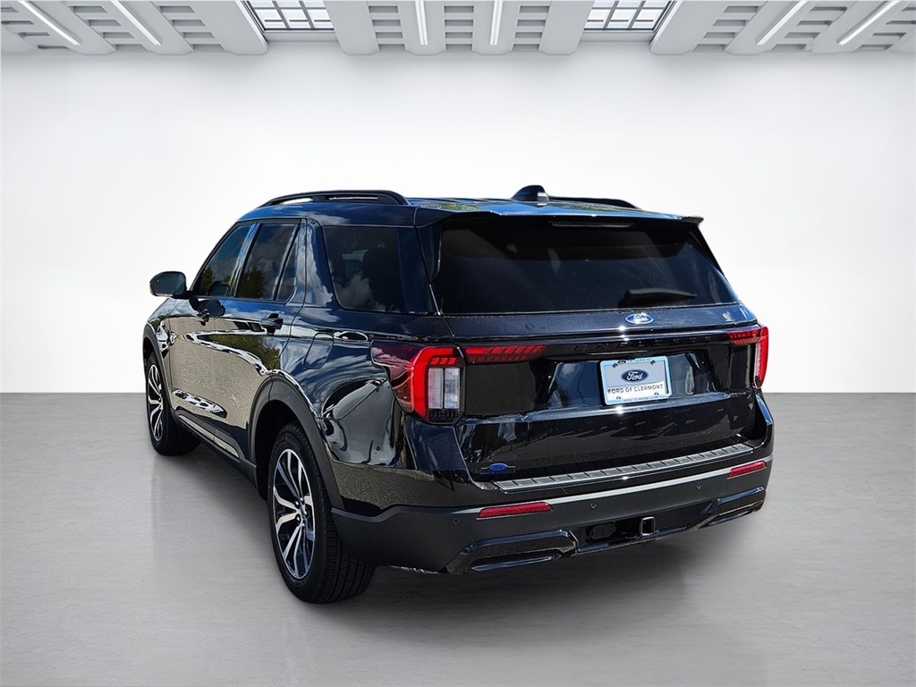 2025 Ford Explorer ST-Line photo 7