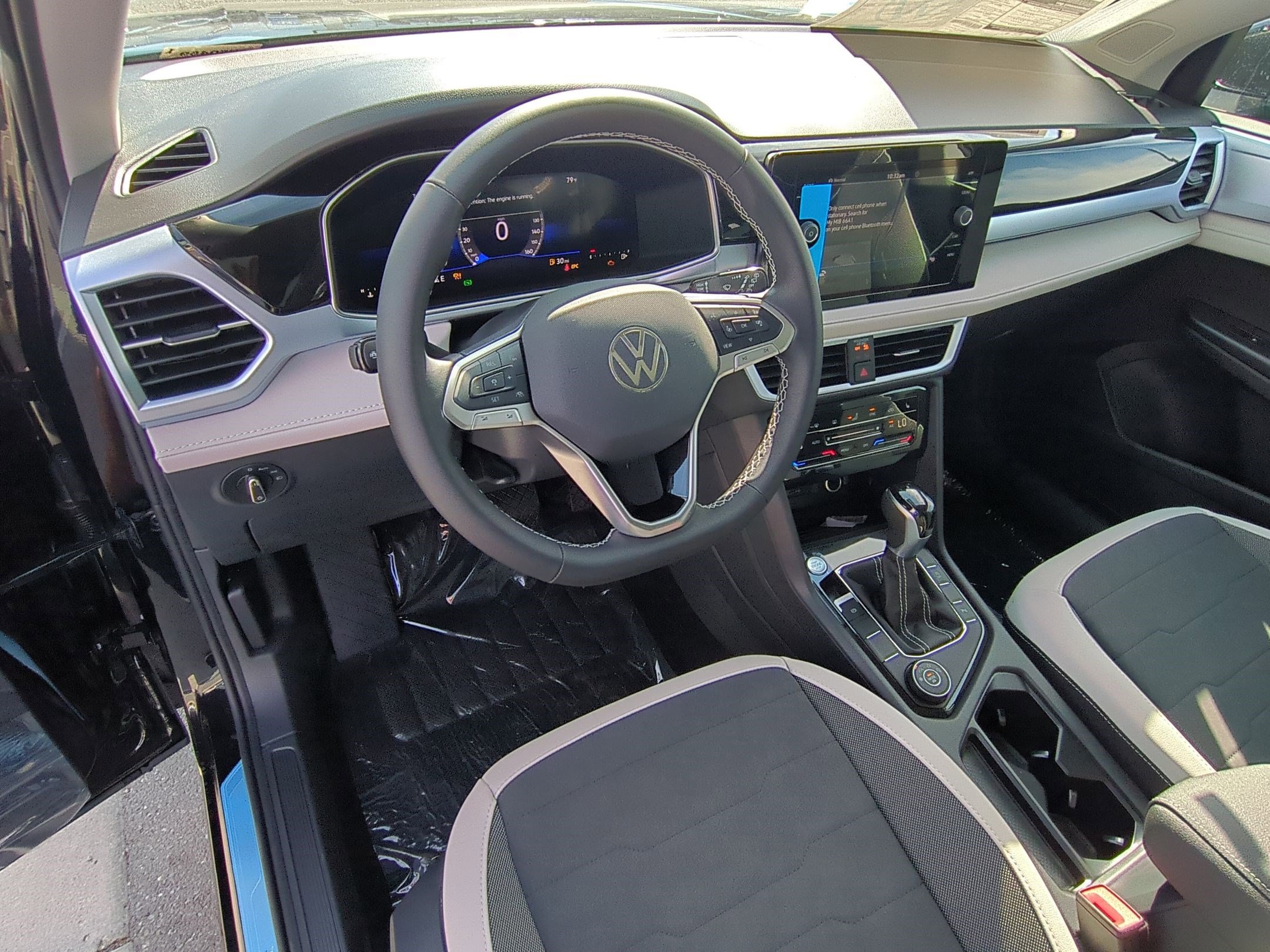 2025 Volkswagen Taos SE photo 4