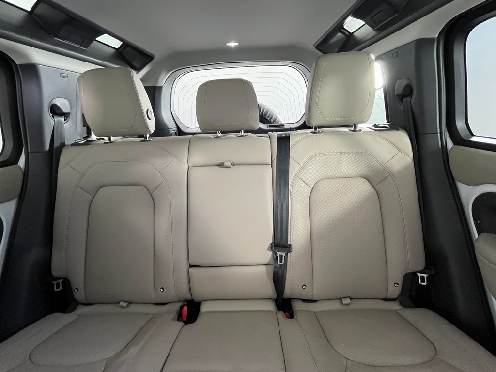 2024 Land Rover Defender 110 S photo 15