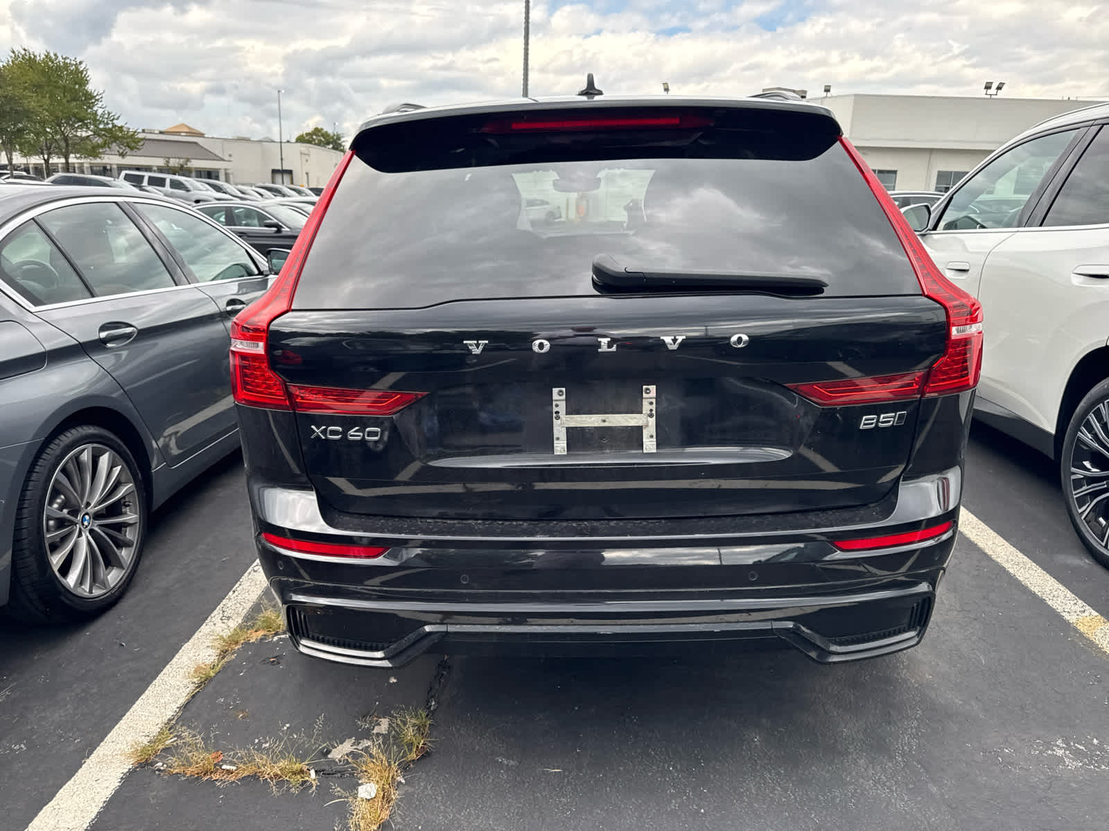 2022 Volvo XC60 R-Design photo 5