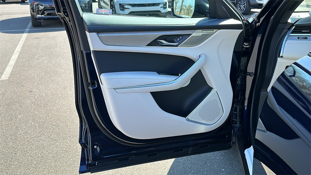 2026 Jaguar F-PACE P250 R-Dynamic S photo 9