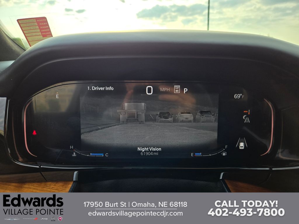 2023 Jeep Grand Wagoneer III photo 16