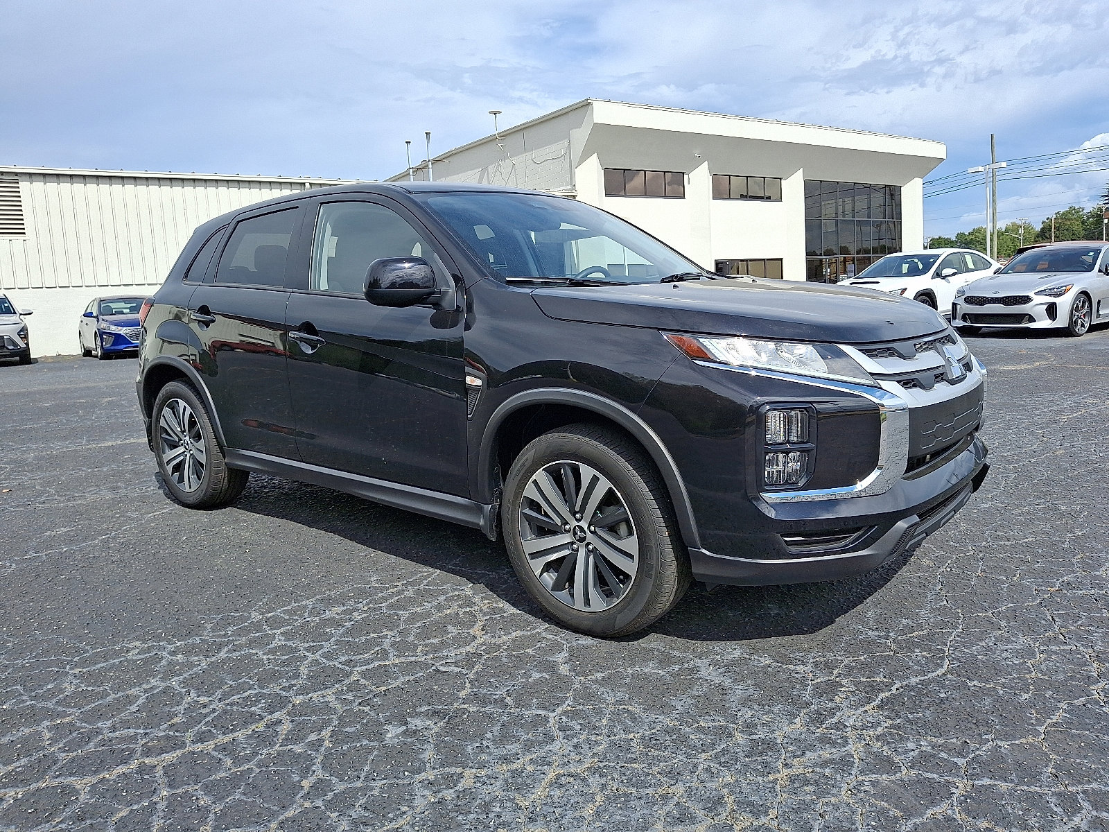 2024 Mitsubishi Outlander Sport ES's photo