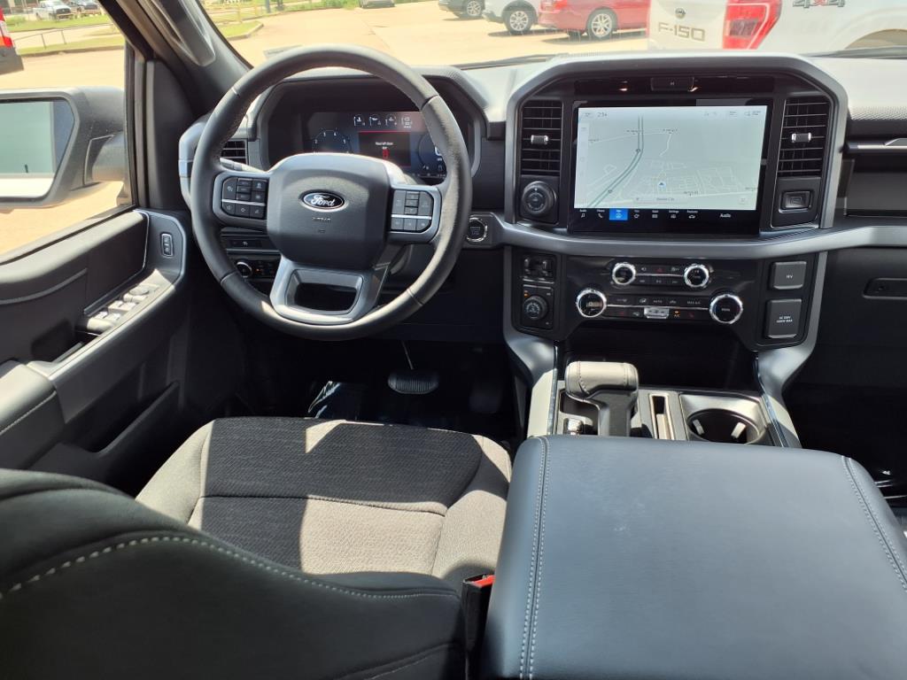 2025 Ford F-150 XLT photo 3