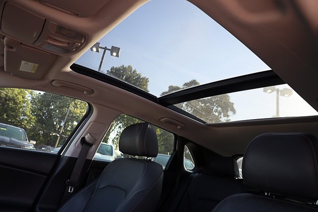 2018 Hyundai Elantra GT Base photo 2