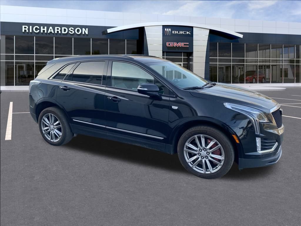 2022 Cadillac XT5 Sport photo 2