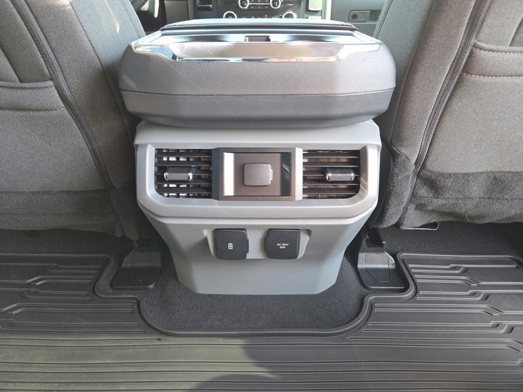 2023 Ford F-150 Lightning XLT photo 15