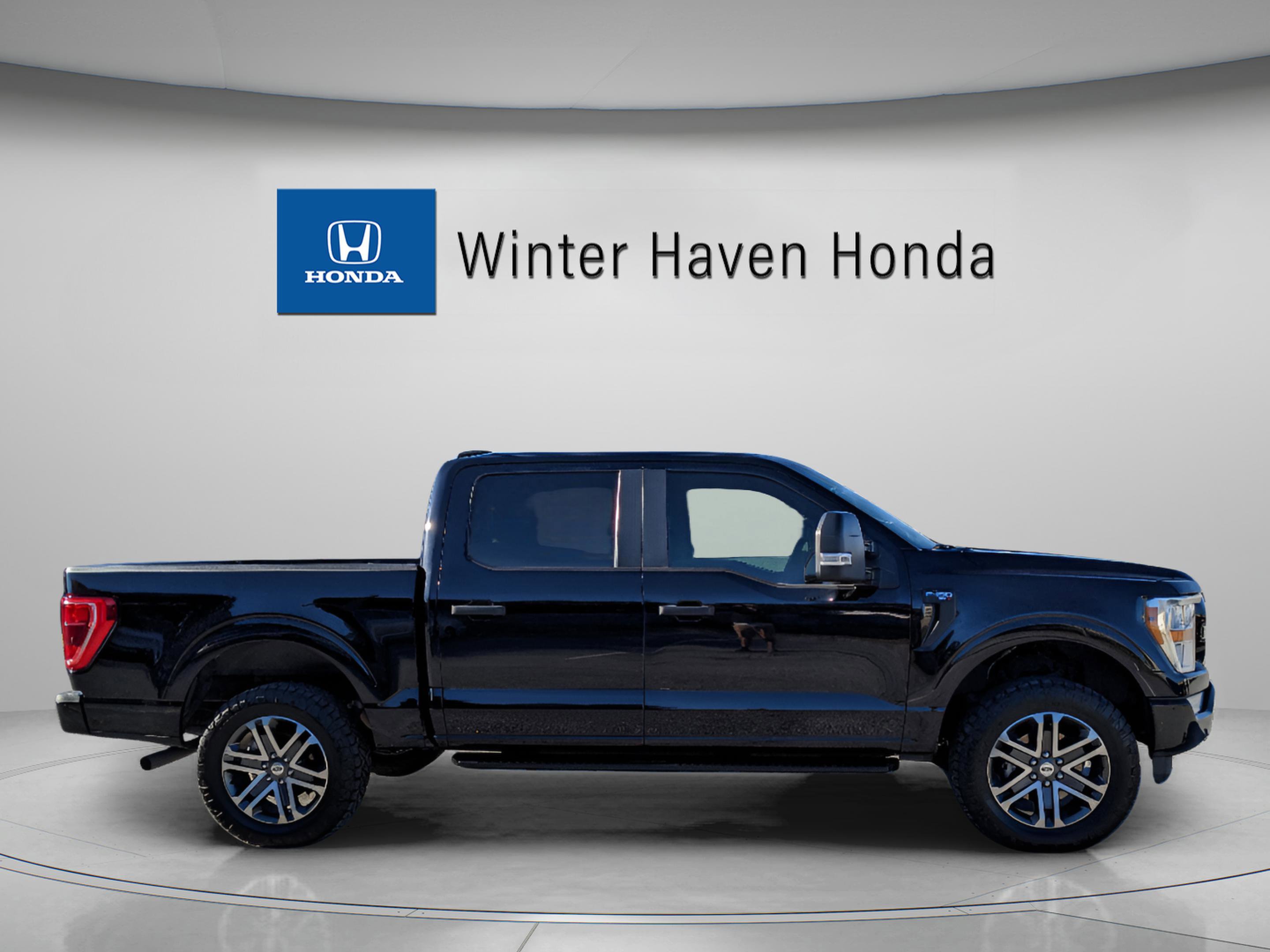 2021 Ford F-150 XL's photo