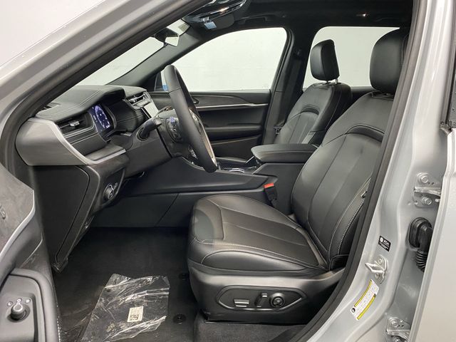 2025 Jeep Grand Cherokee Limited photo 4