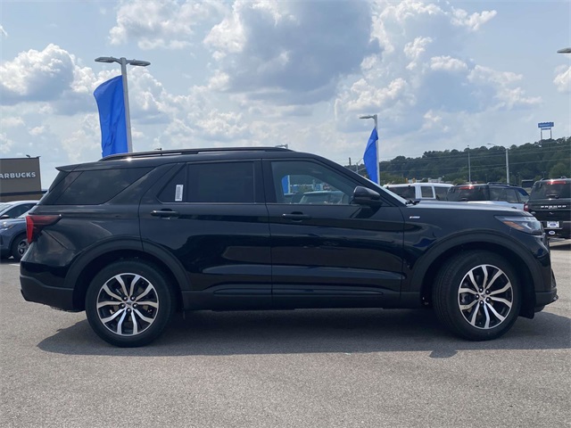 2025 Ford Explorer ST-Line photo 2