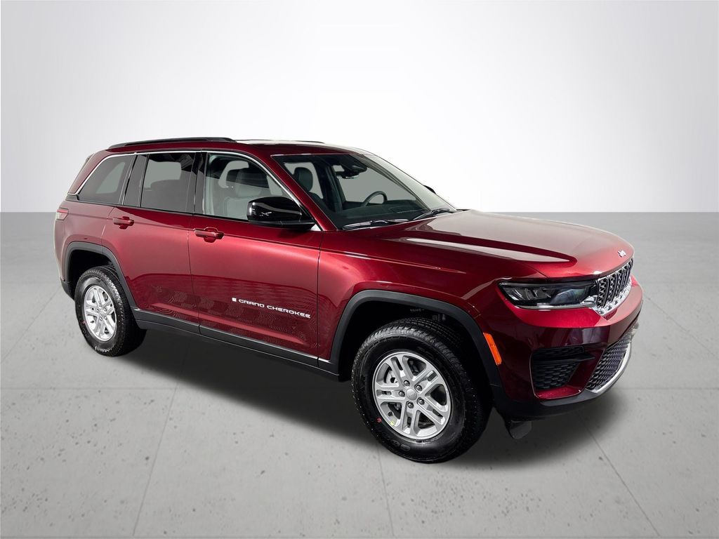 2025 Jeep Grand Cherokee Laredo photo 2