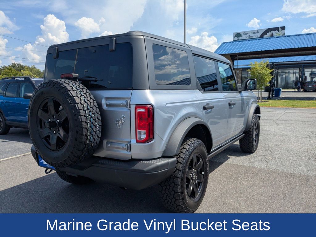 2024 Ford Bronco Black Diamond photo 3