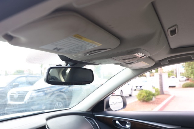 2018 Infiniti Q50 2.0t LUXE photo 11