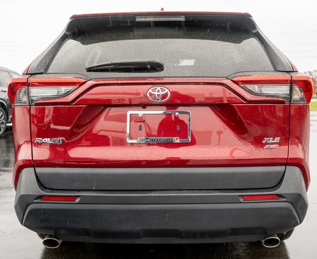 2022 Toyota RAV4 XLE photo 3