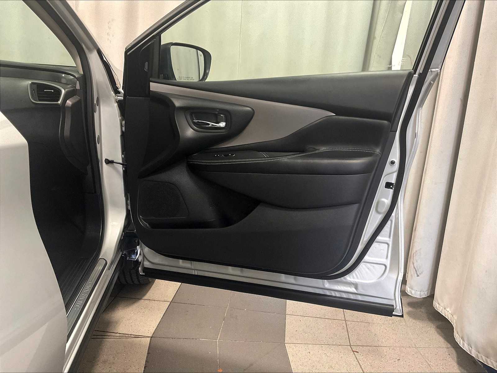 2023 Nissan Murano SV photo 12