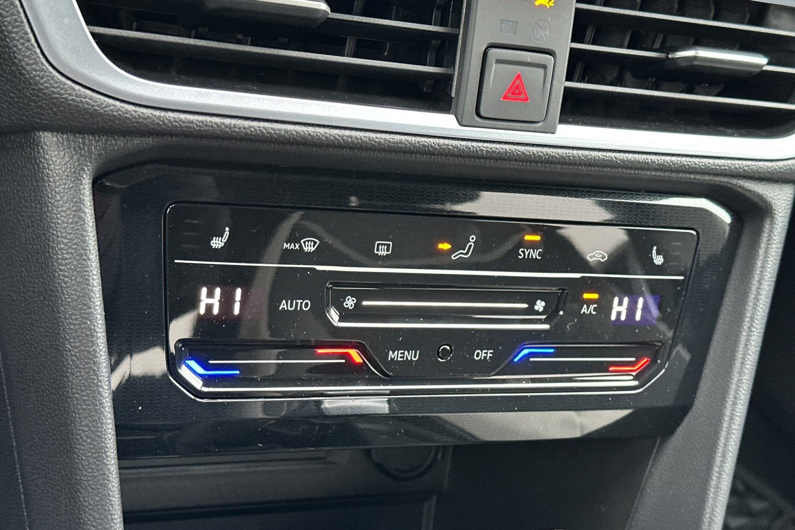 2025 Volkswagen Taos SE photo 19
