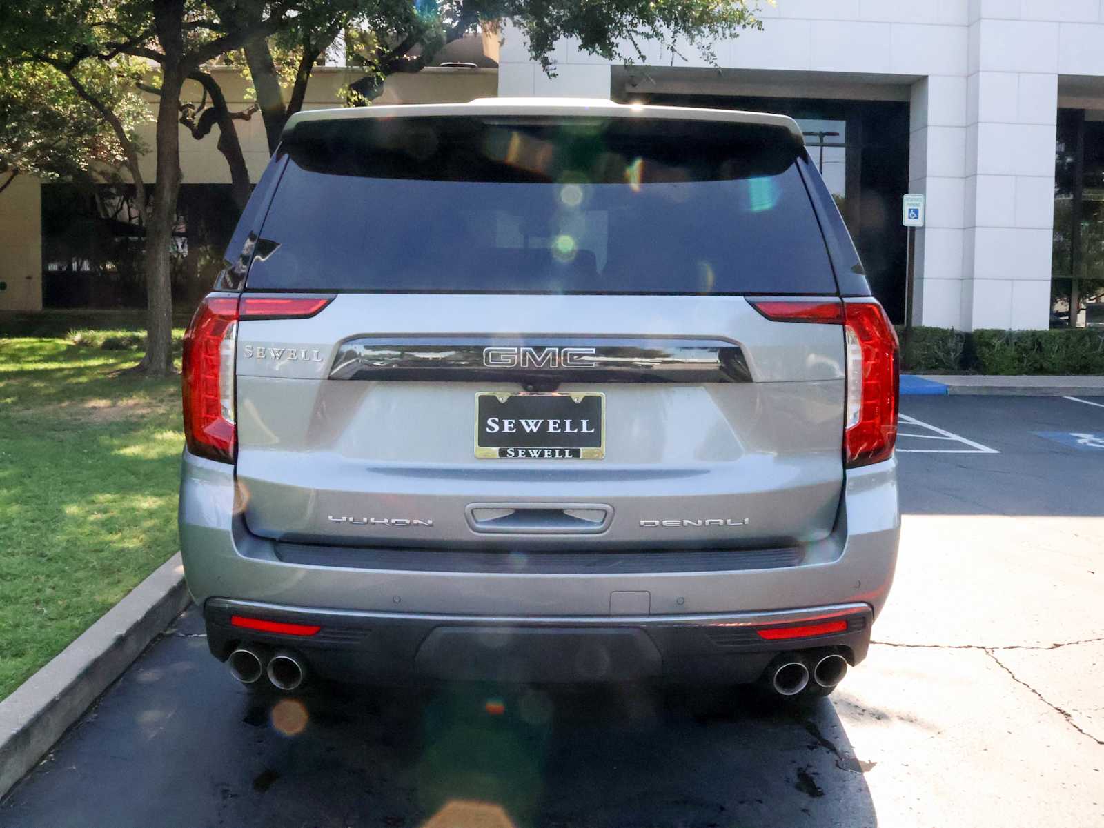 2023 Gmc Yukon Denali Ultimate photo 2