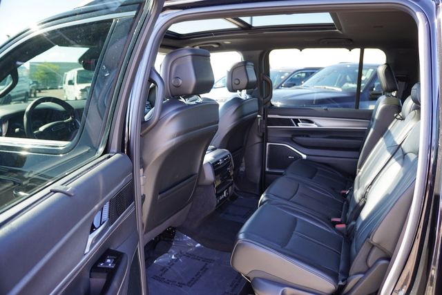 2025 Jeep Wagoneer Base photo 16