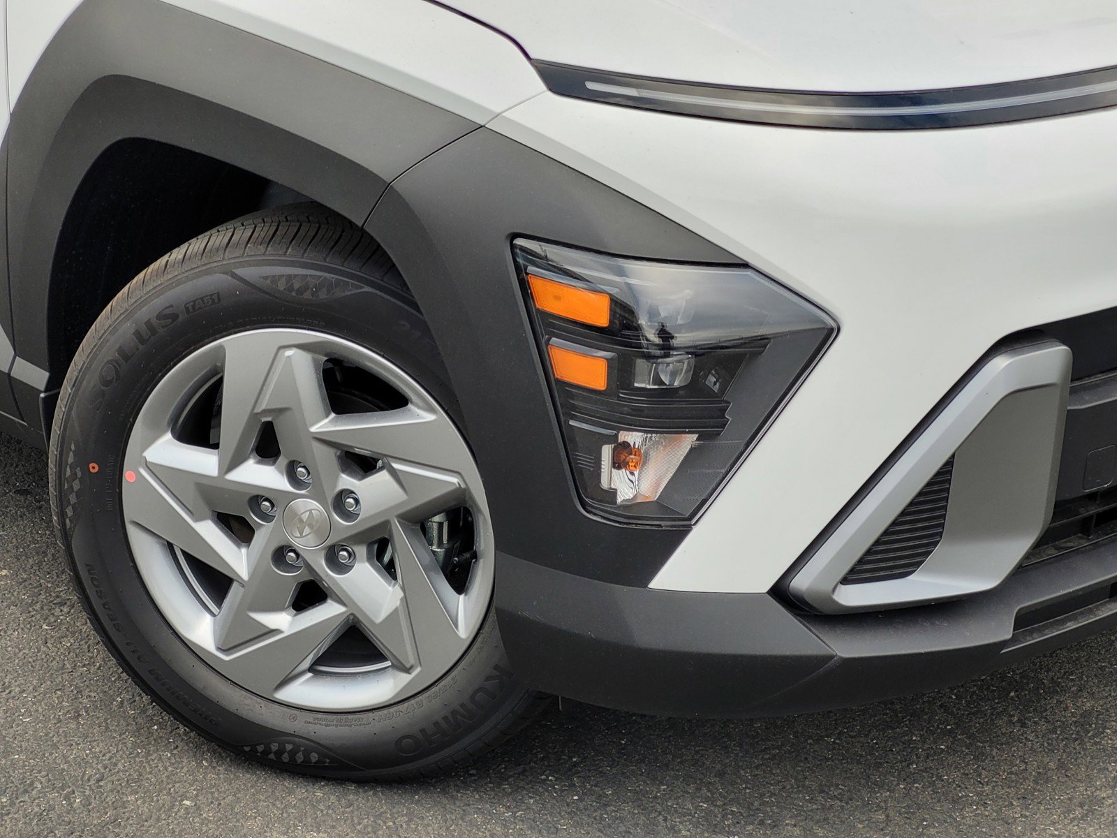 2026 Hyundai Kona SE photo 4