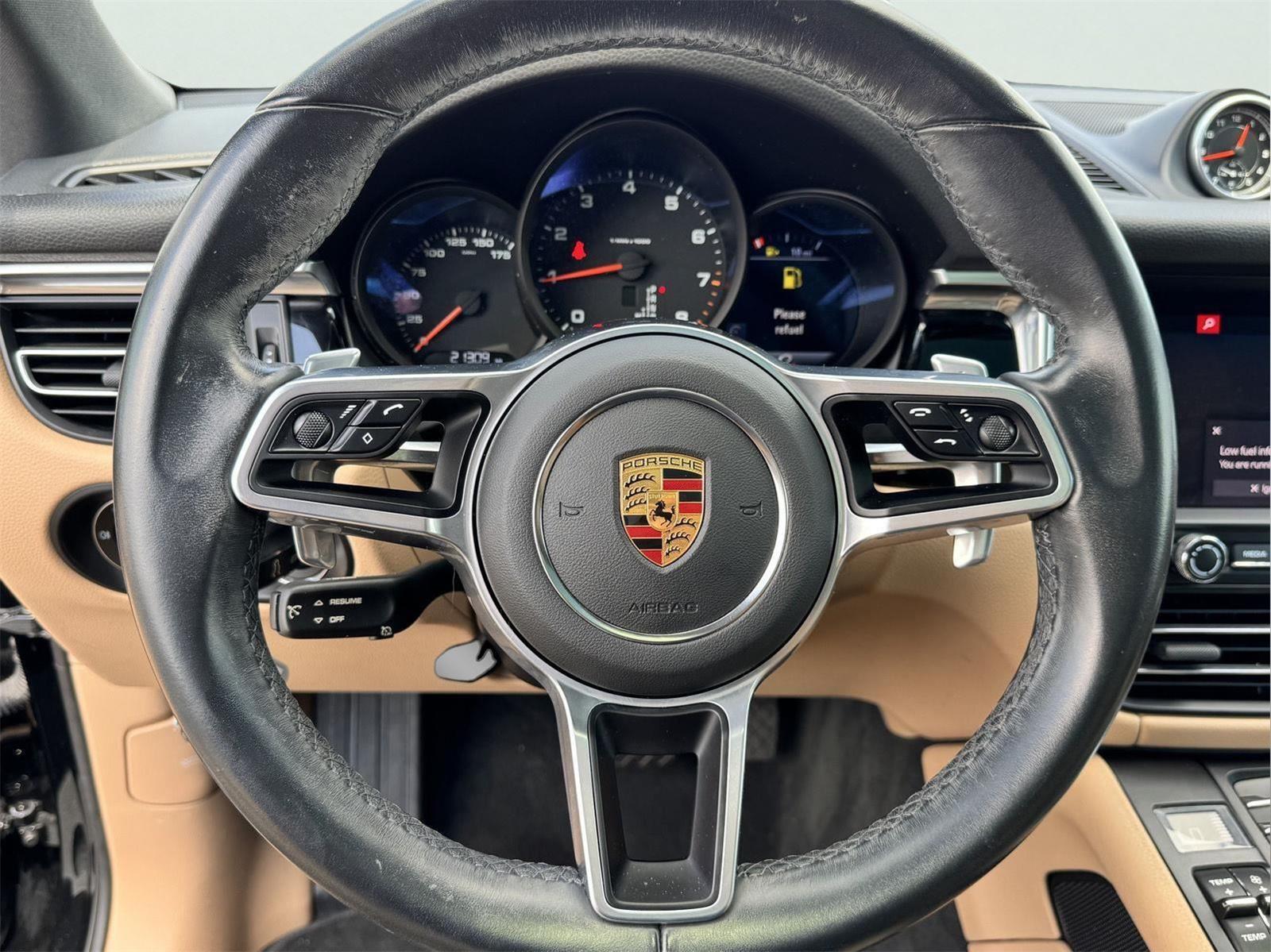 2021 Porsche Macan Base photo 38
