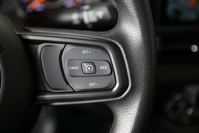2025 Jeep Gladiator photo 5