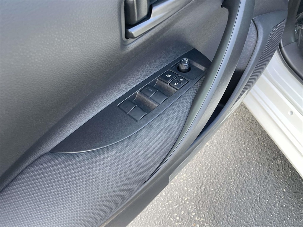 2025 Toyota Corolla LE photo 17