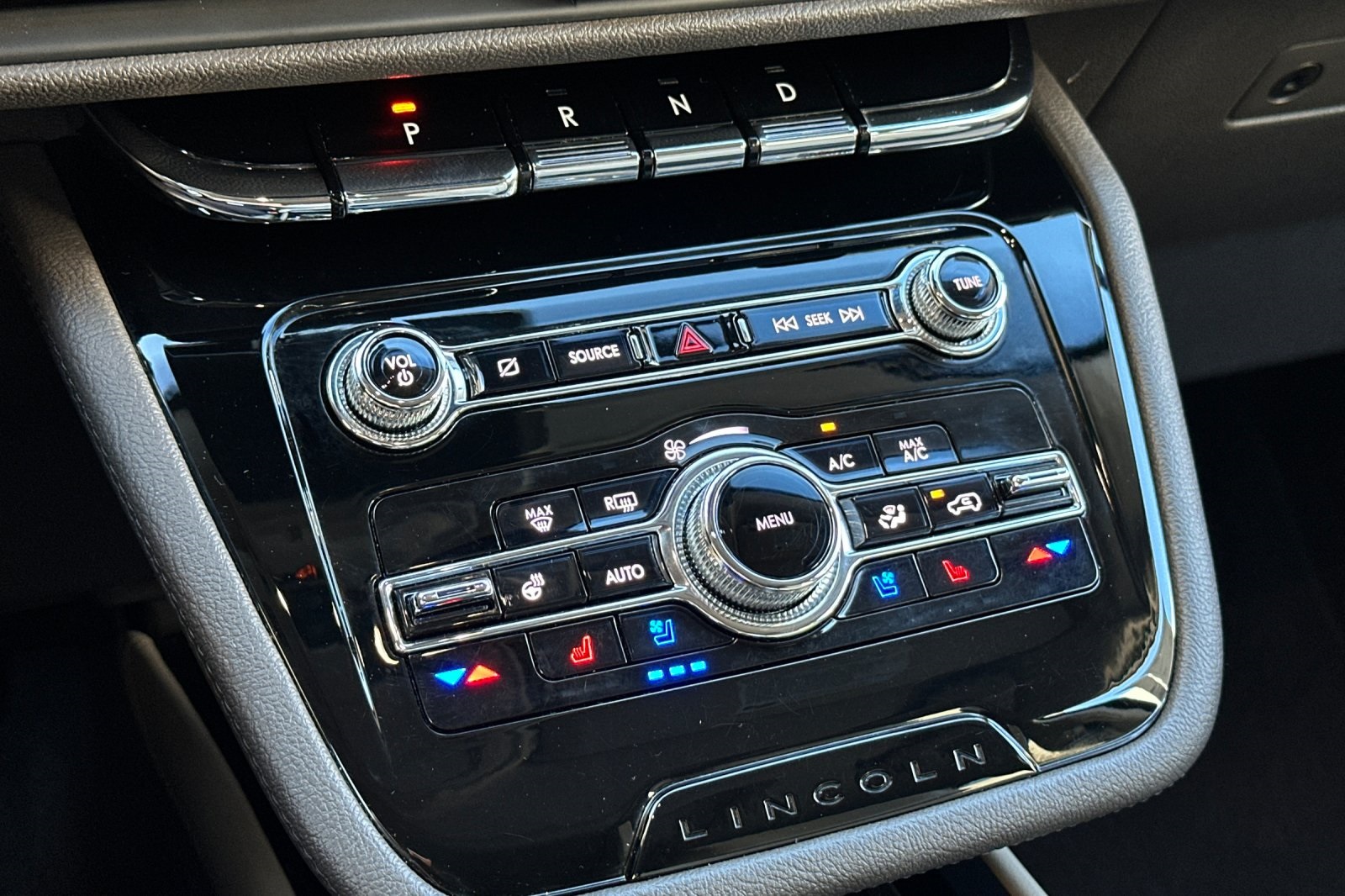 2022 Lincoln Corsair Standard photo 19
